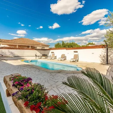 Appartement Luka Peka *