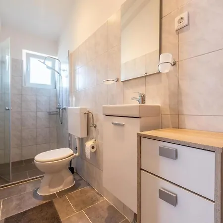 Apartment Luka Peka *