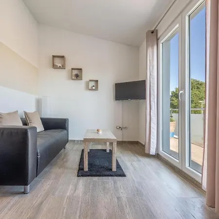 Luka Peka Apartment *