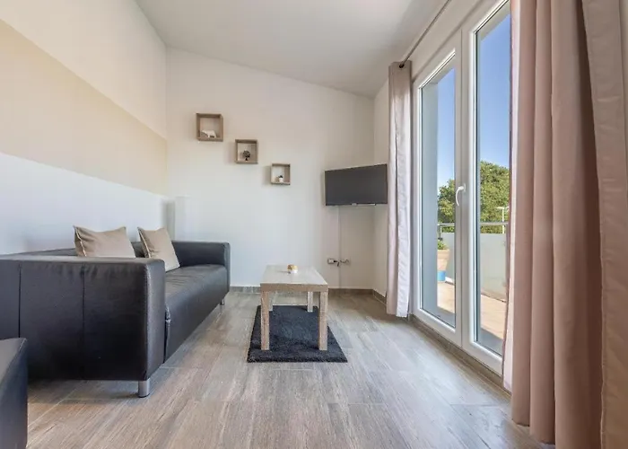 Luka Peka Lägenhet *